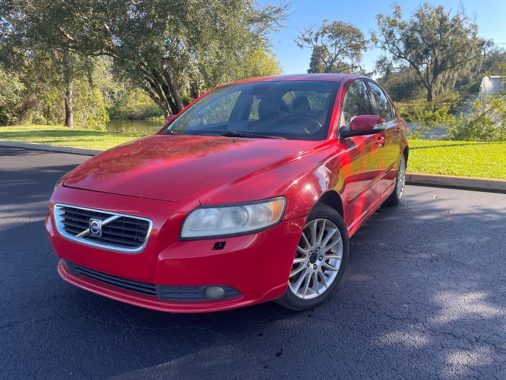2010 Volvo S40 2.4i's photo